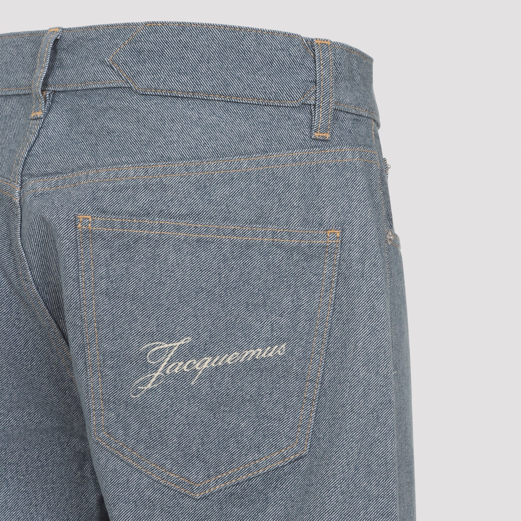 Le De-Nîmes Droit Jeans