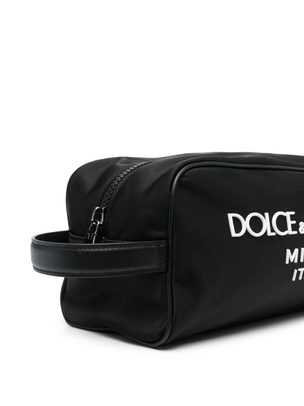 NECESSAIRE