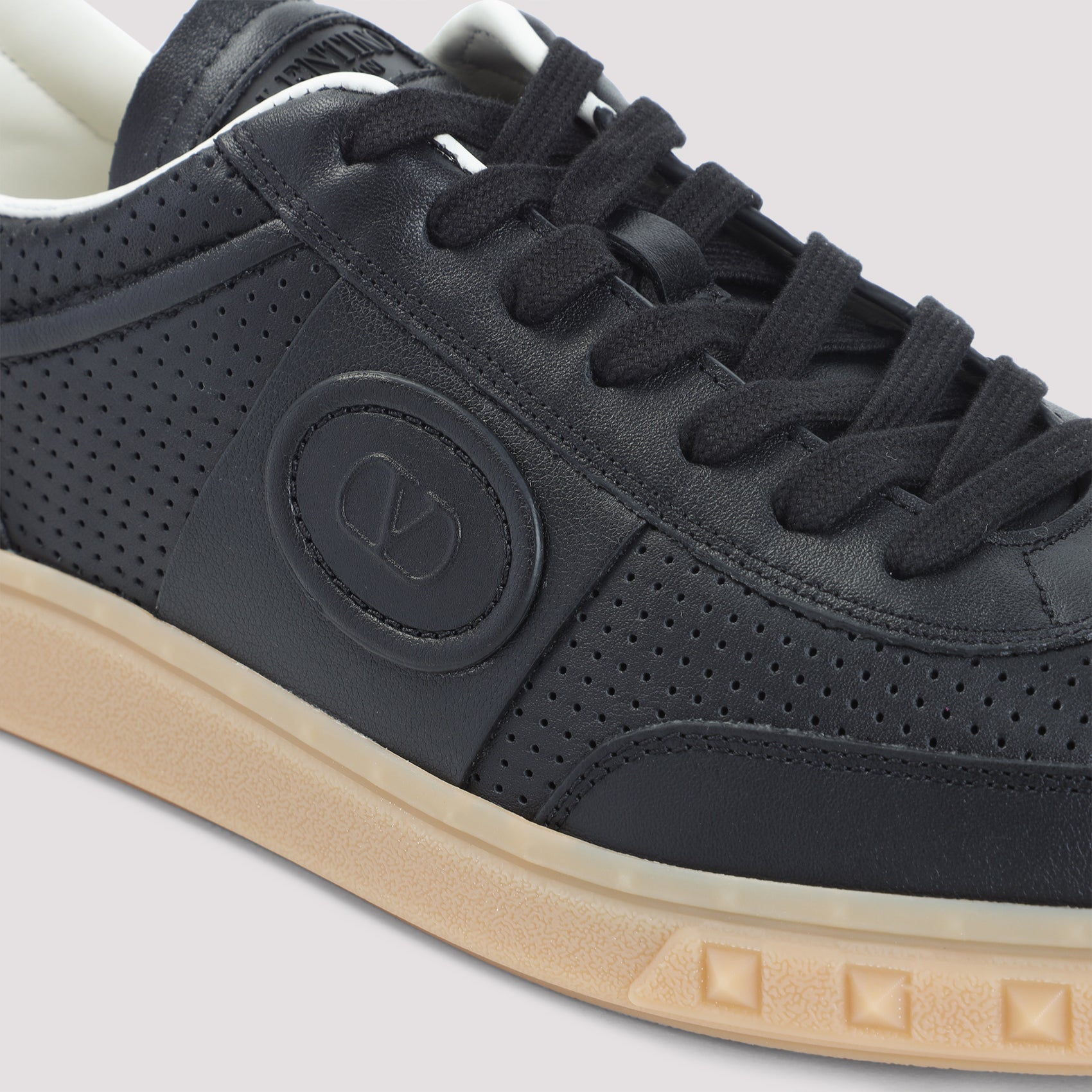 Upvillage Sneakers