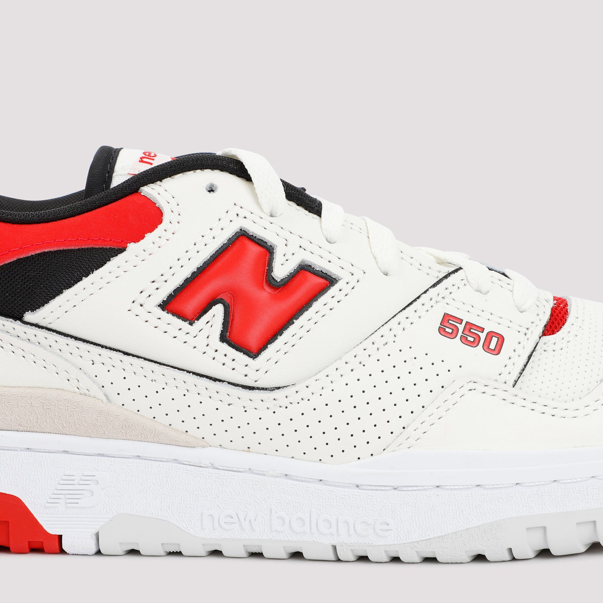 550 Premium Leather Sneakers