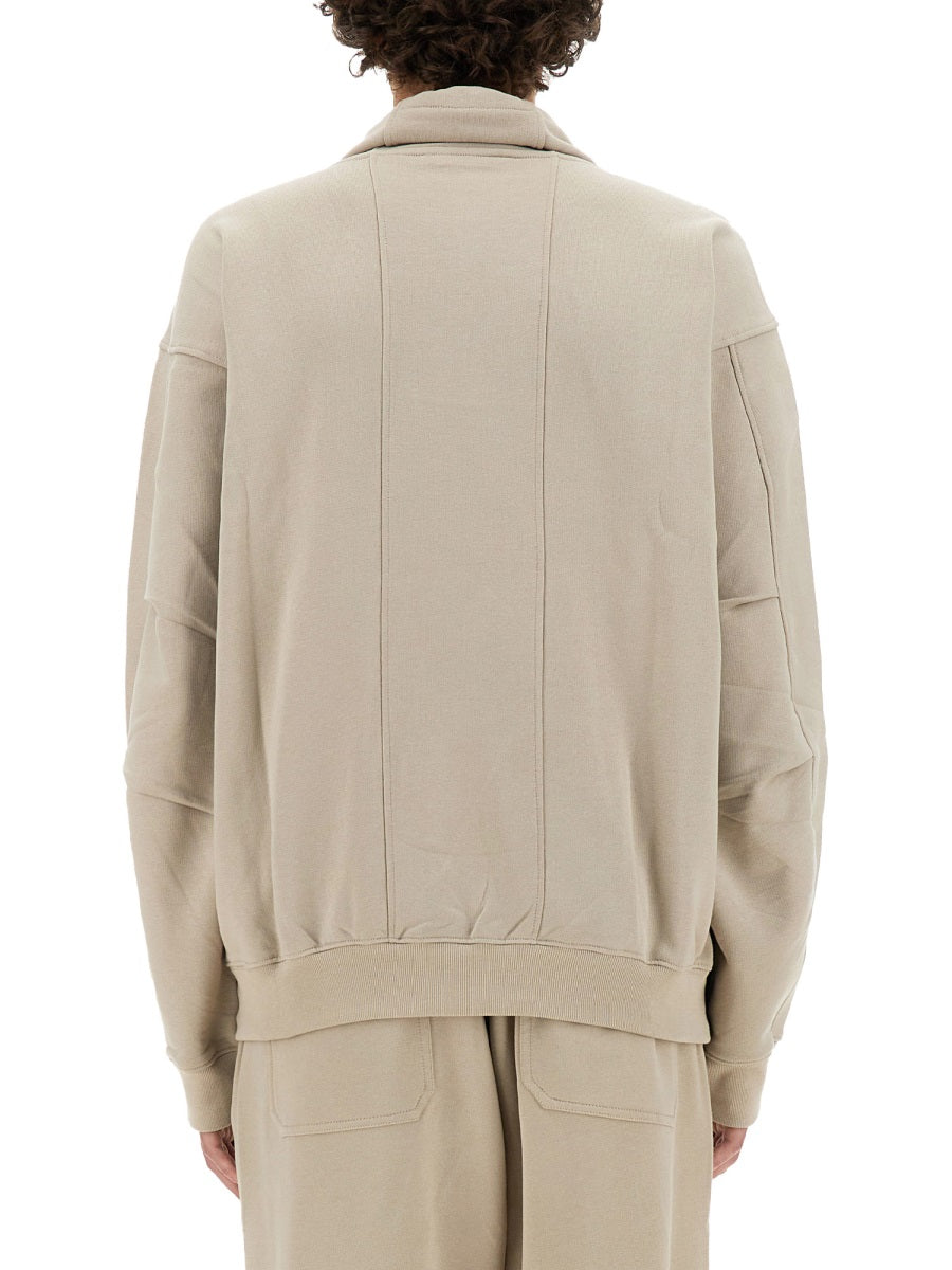ZIP SWEATSHIRT.