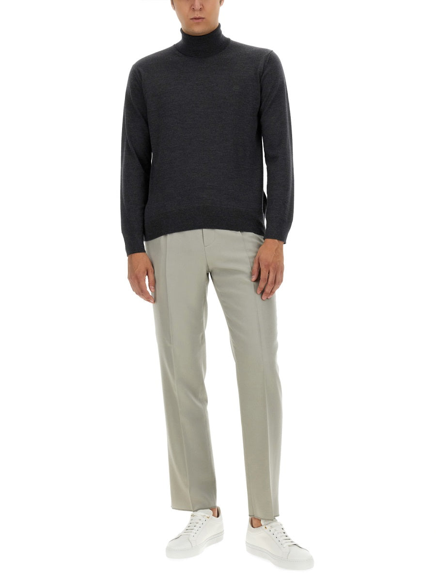 TURTLENECK WITH EMBROIDERY