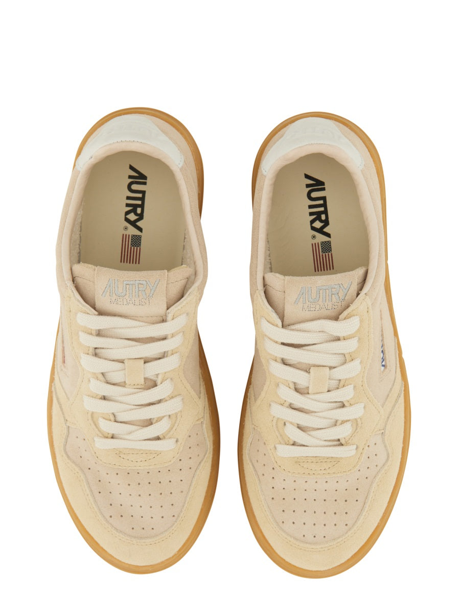 "MEDALIST LOW" SNEAKER