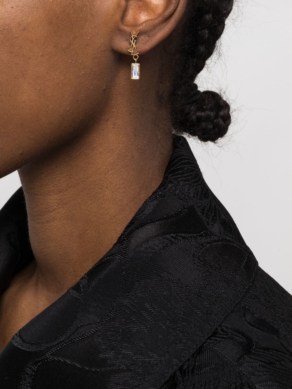 CASSANDRE SINGLE EARRING IN METAL AND RHINESTONES