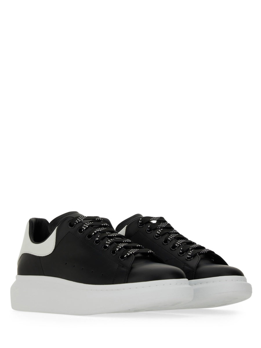 OVERSIZED SNEAKER