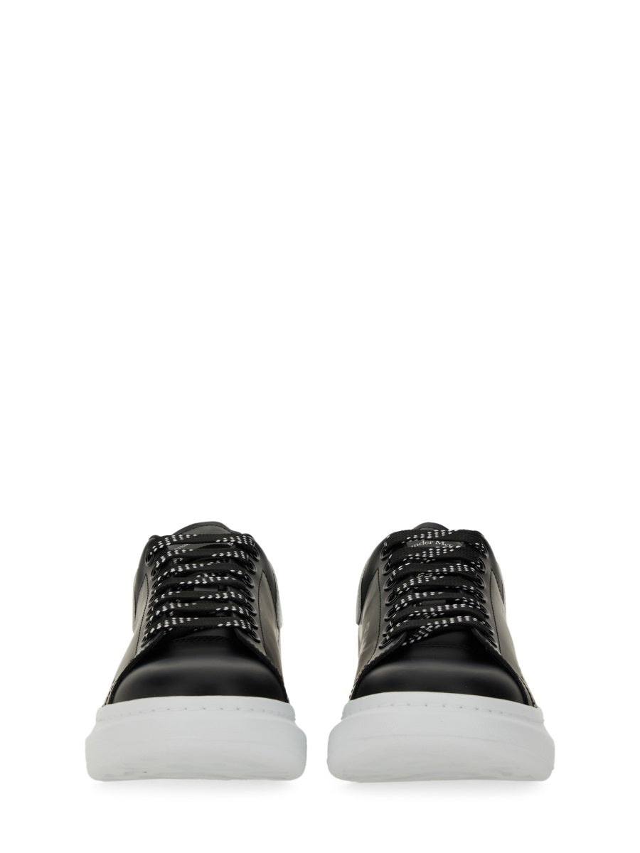 OVERSIZED SNEAKER