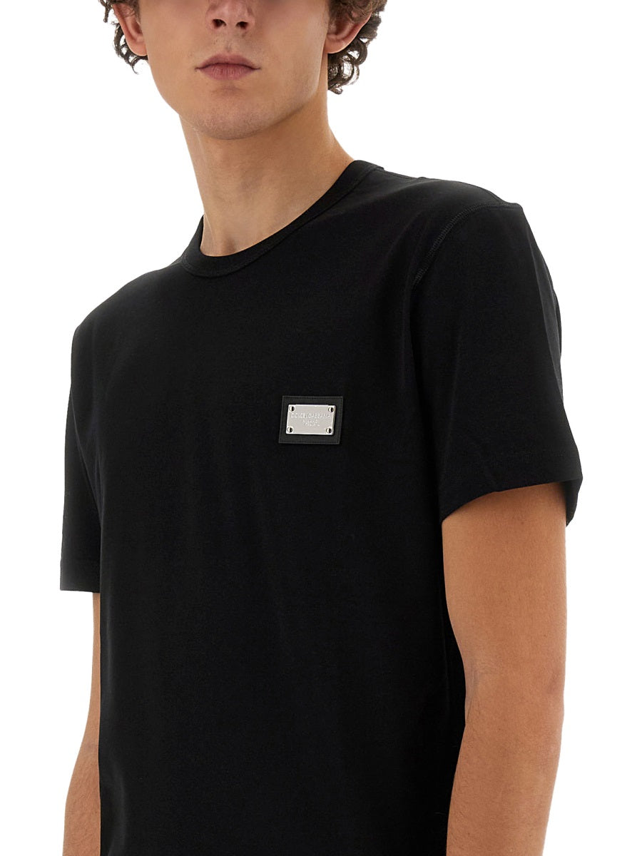 T-SHIRT WITH LOGO PLAQUE