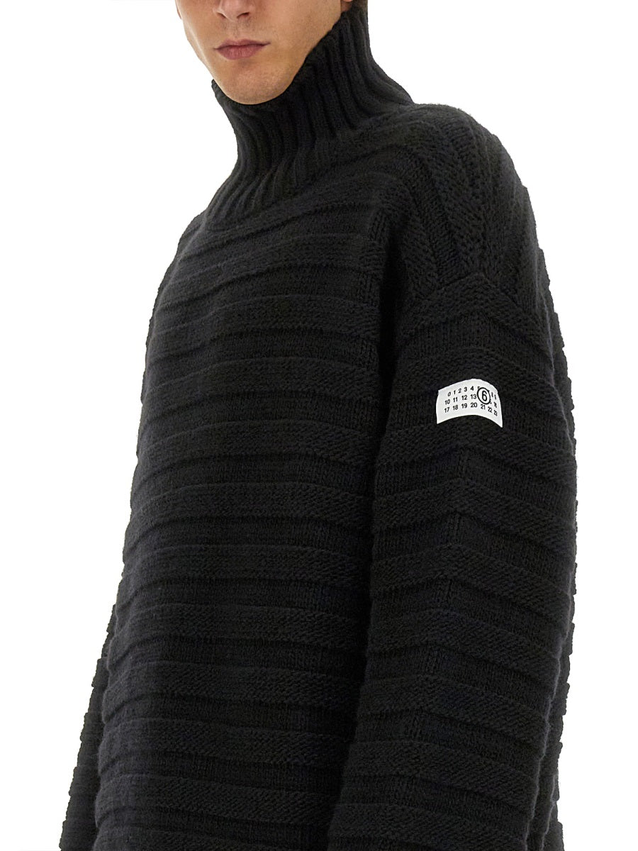 TURTLENECK SWEATER