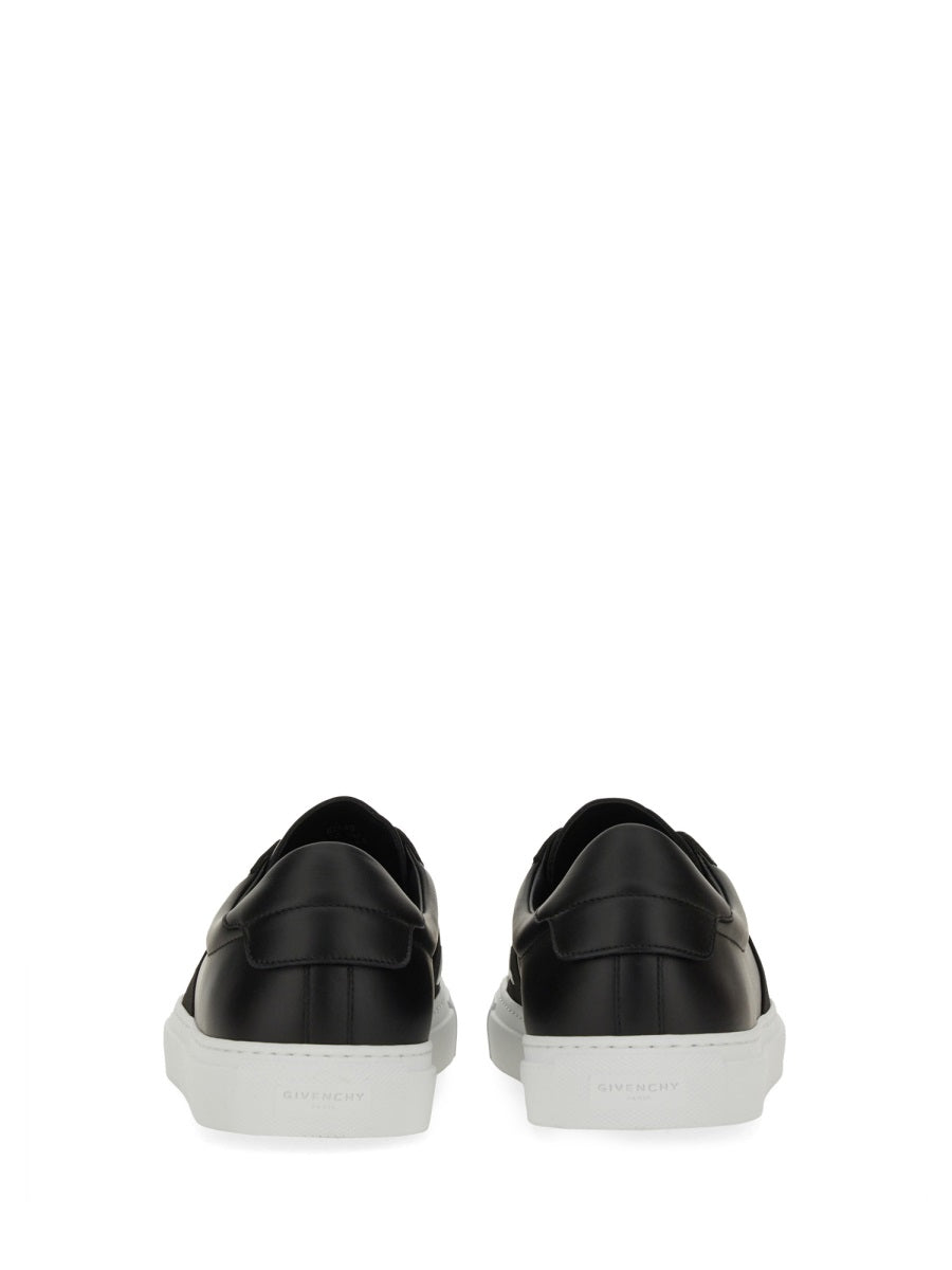 LOW TOP SNEAKER WITH LOGO