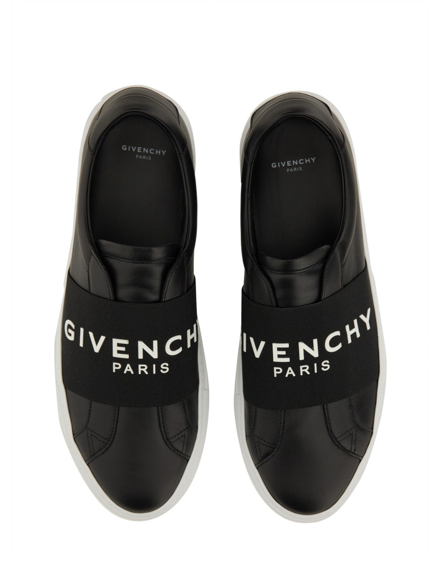 LOW TOP SNEAKER WITH LOGO