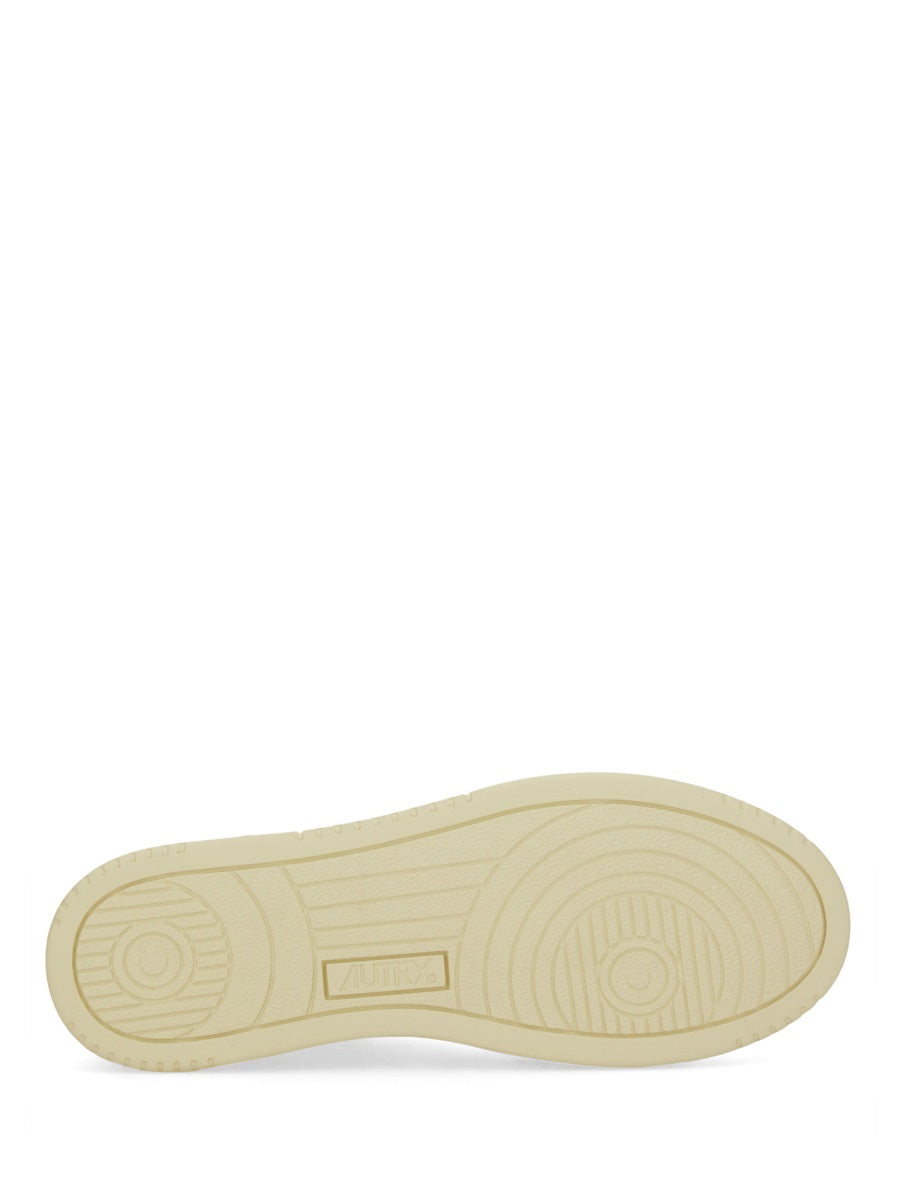 MEDALIST LOW SNEAKER
