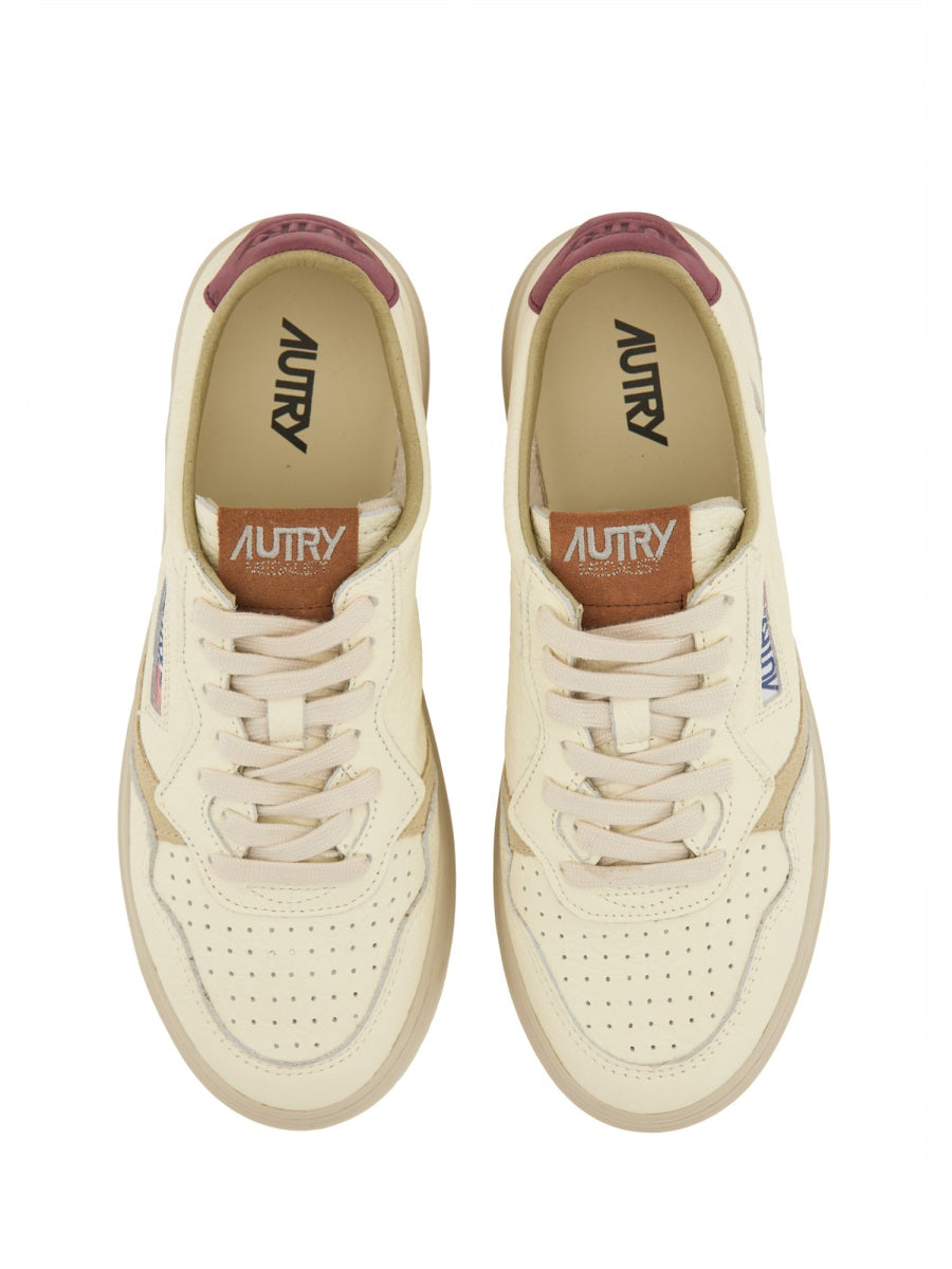 MEDALIST LOW SNEAKER