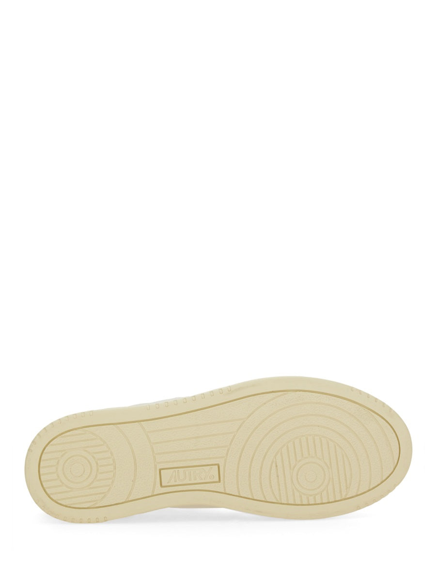 MEDALIST LOW SNEAKER