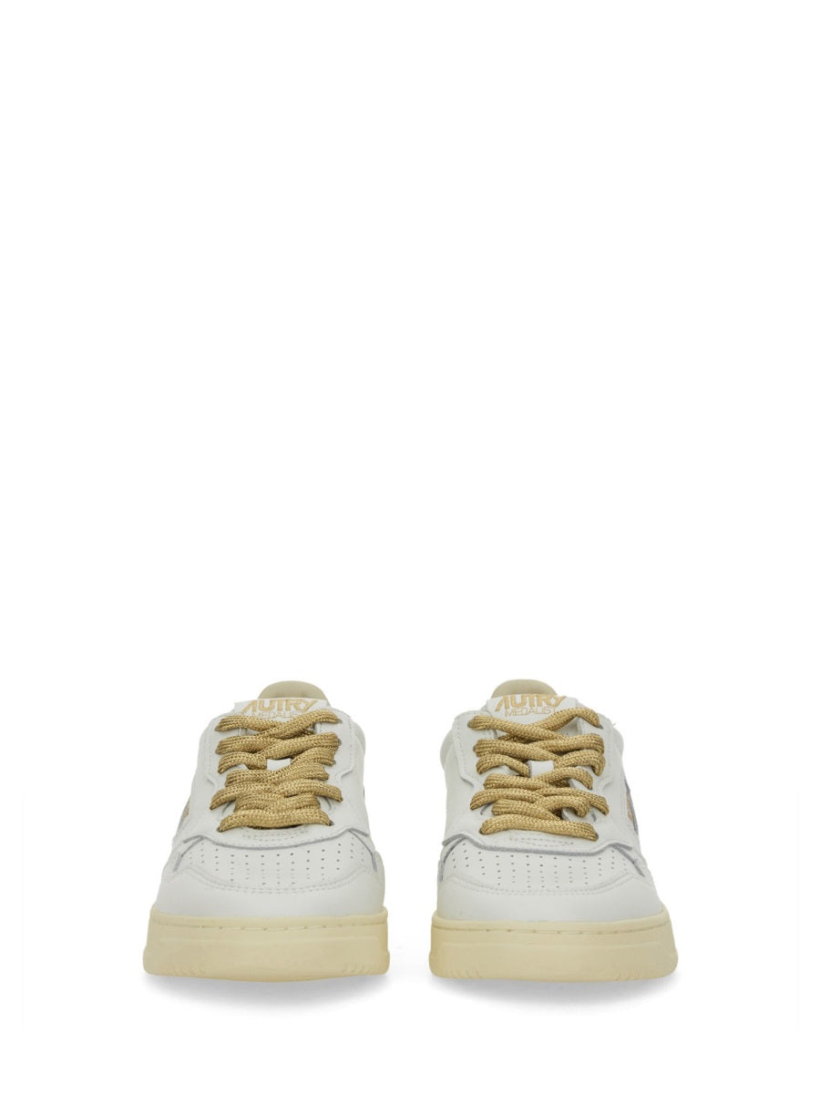 MEDALIST LOW SNEAKER