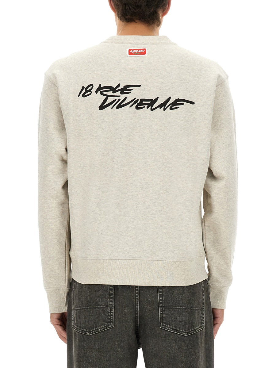 CLASSIC SWEATSHIRT.