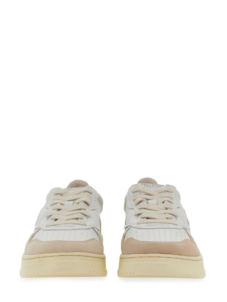 MEDALIST LOW SNEAKER