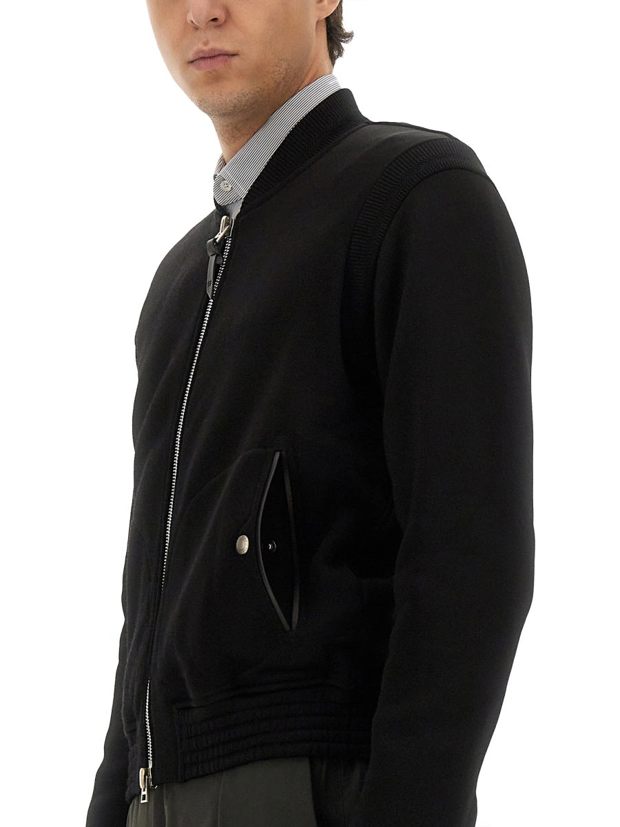 ZIP SWEATSHIRT.