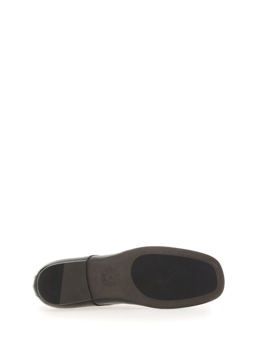 SHINY LEATHER LACE-UP SHOE