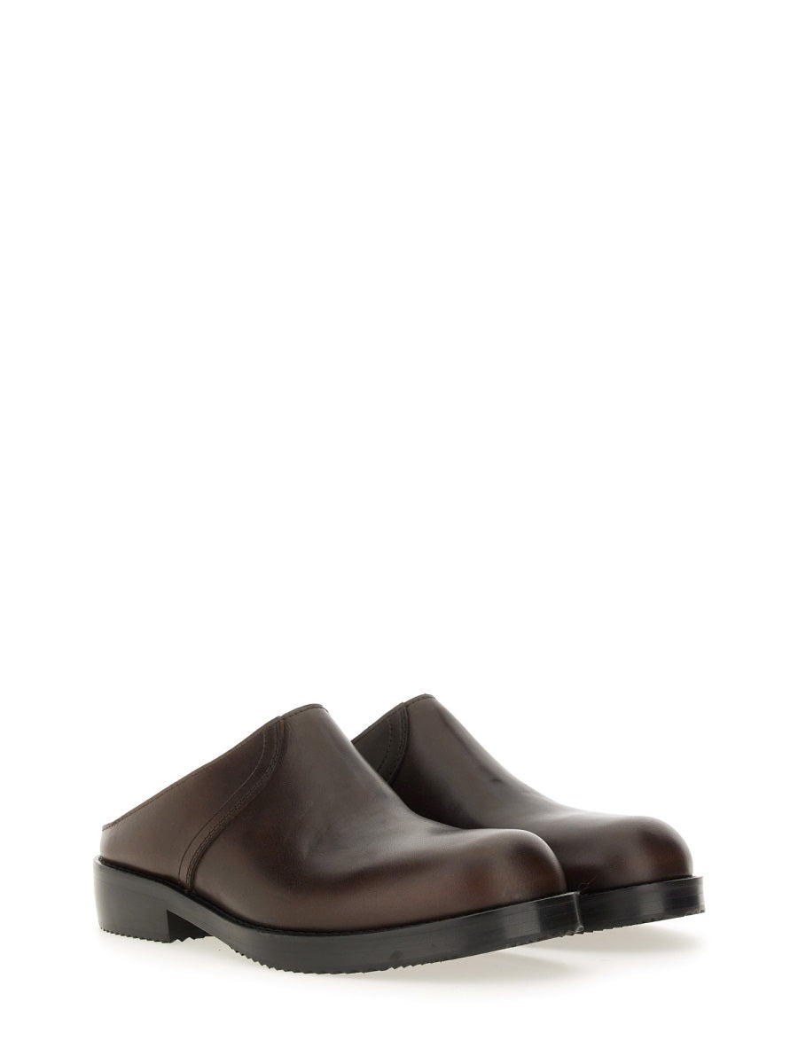 LEATHER CLOGS