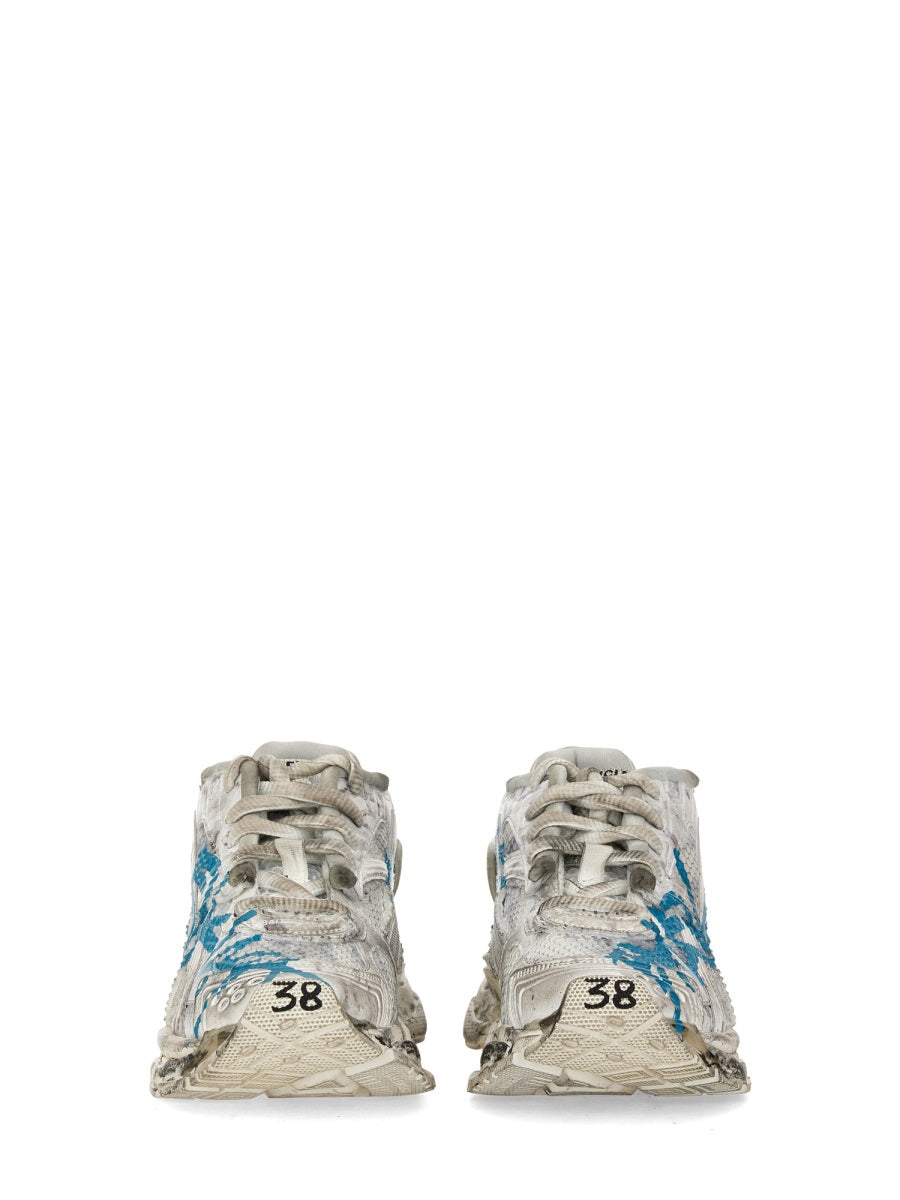 SNEAKER RUNNER