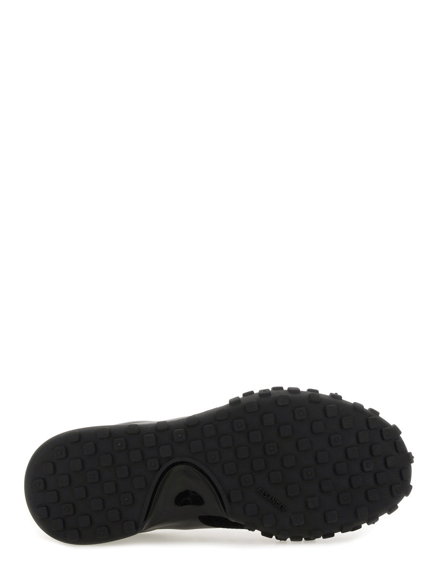 LOW TOP SNEAKER