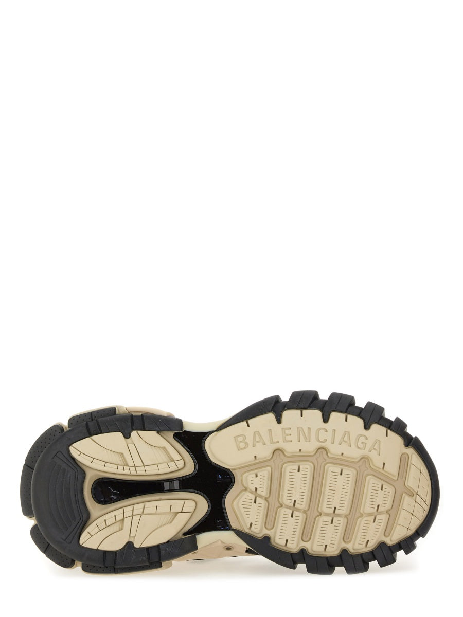 SNEAKER TRACK