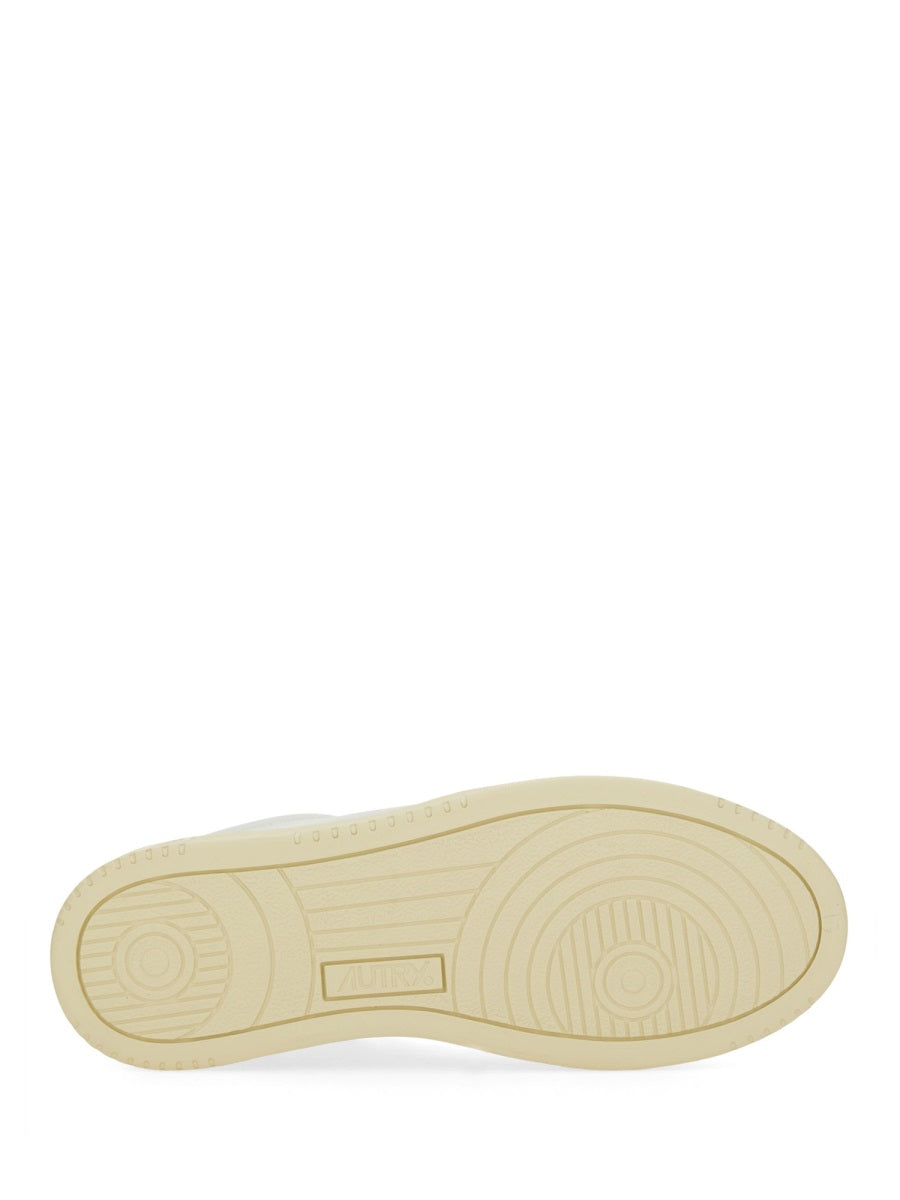 MEDALIST LOW SNEAKER