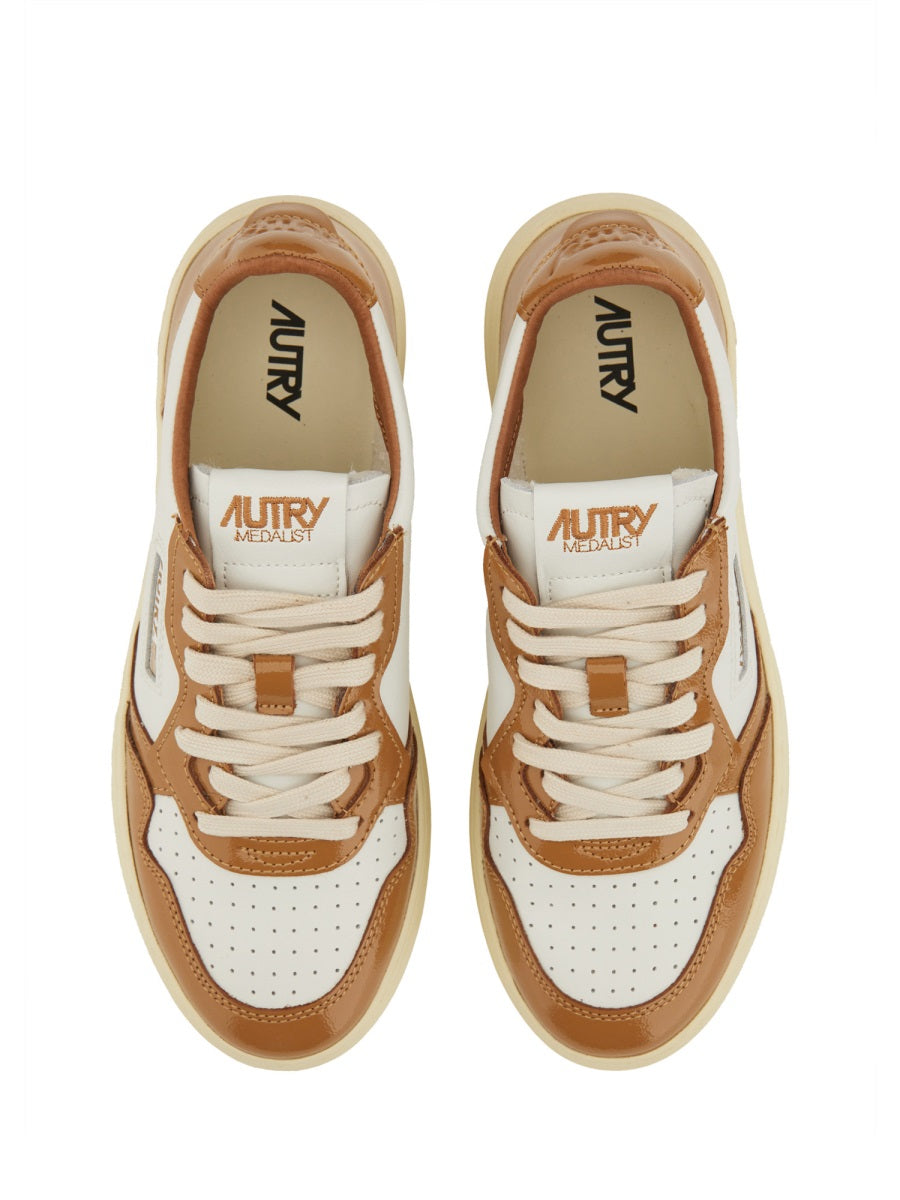 MEDALIST LOW SNEAKER