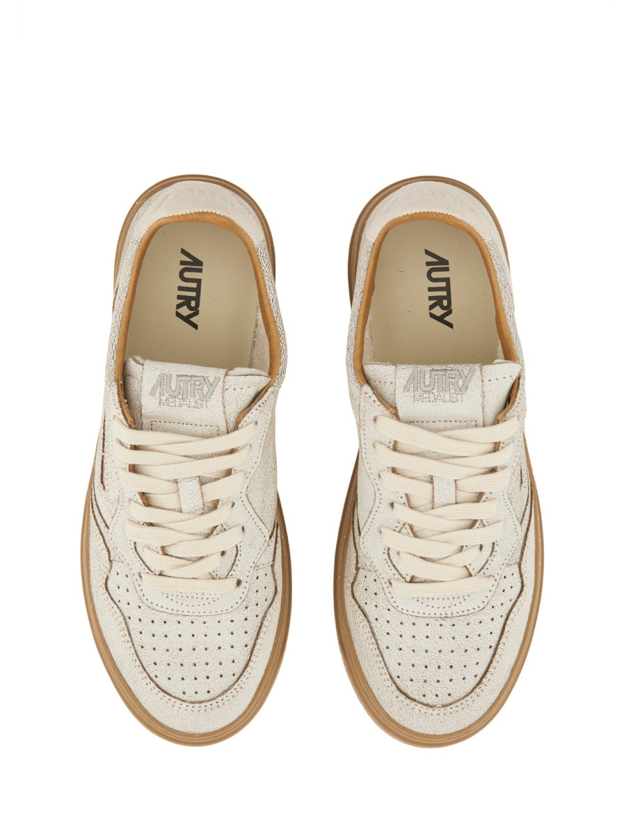 MEDALIST LOW SNEAKER