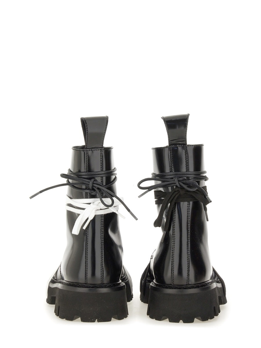 LACE-UP BOOT