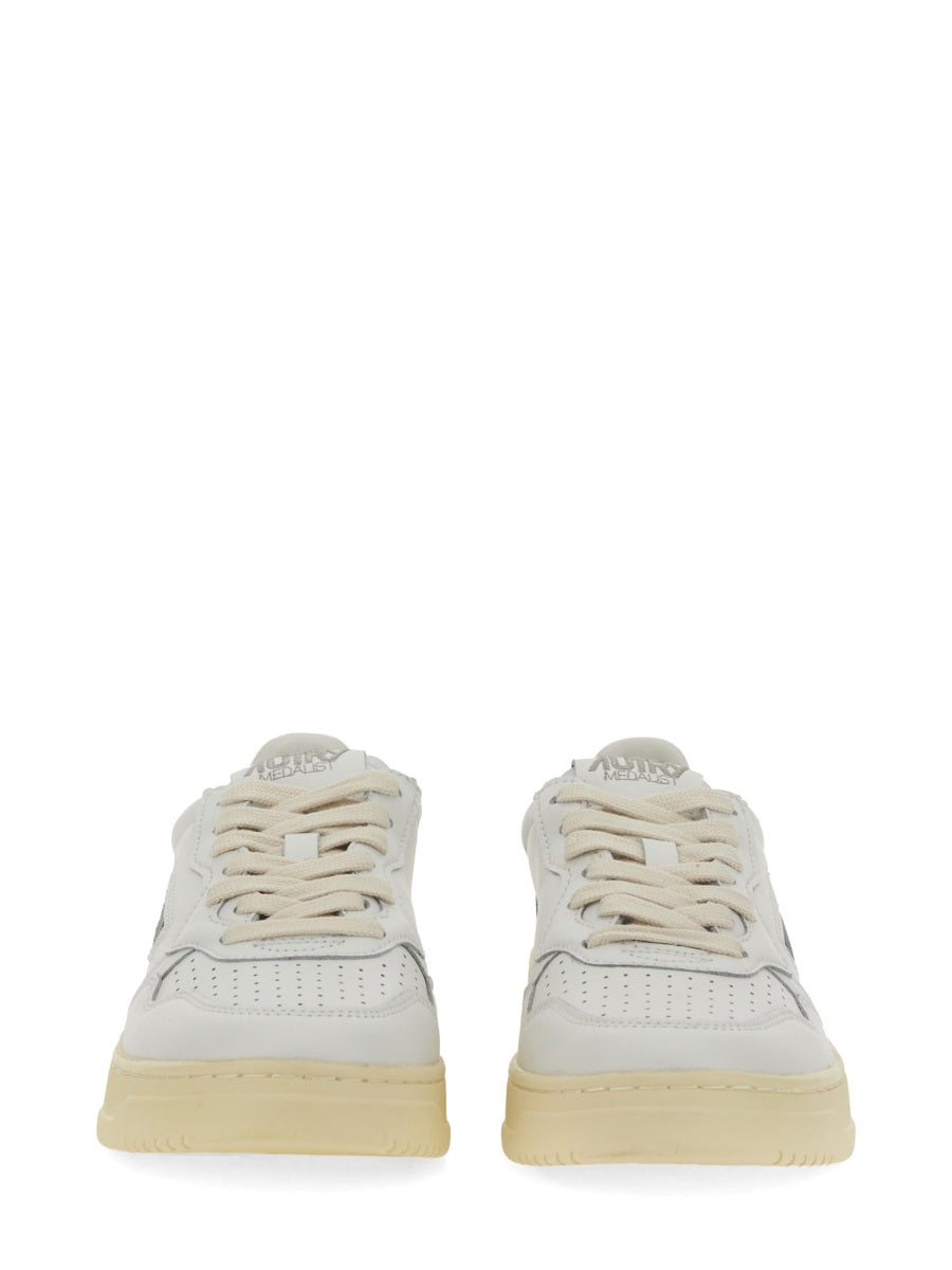 MEDALIST LOW SNEAKER