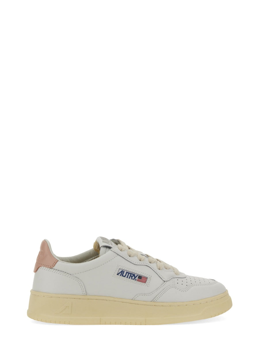 MEDALIST LOW SNEAKER