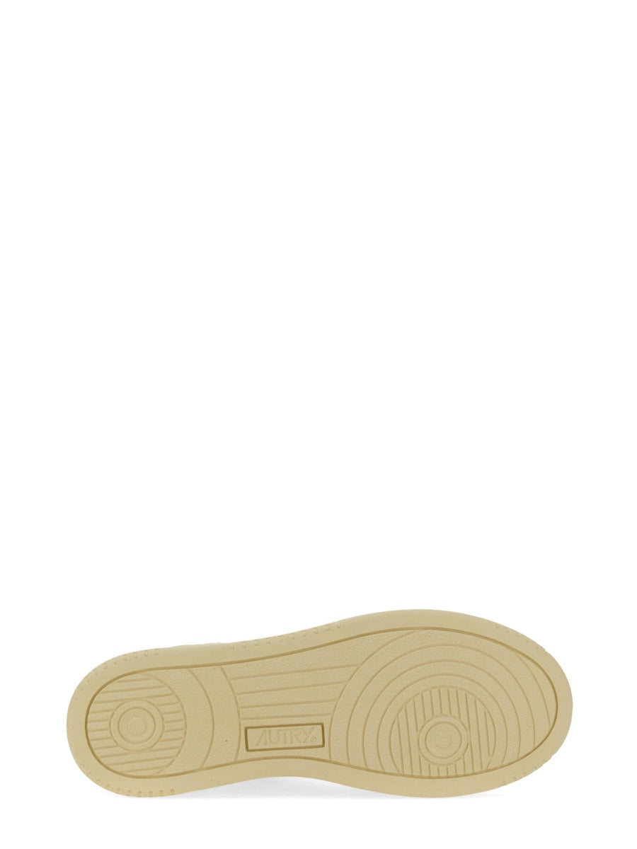 MEDALIST LOW SNEAKER