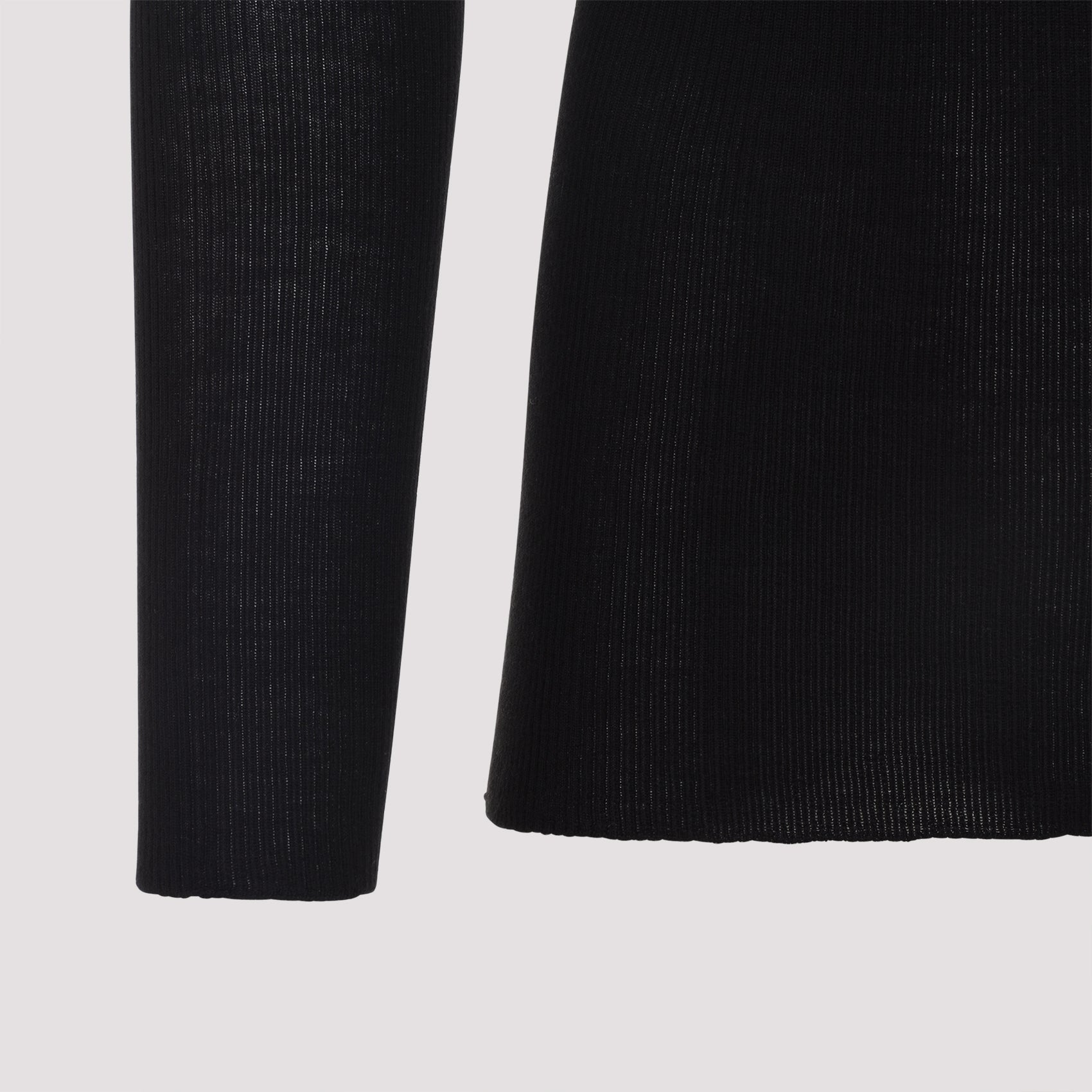 Ribbed Round Neck Pullover
