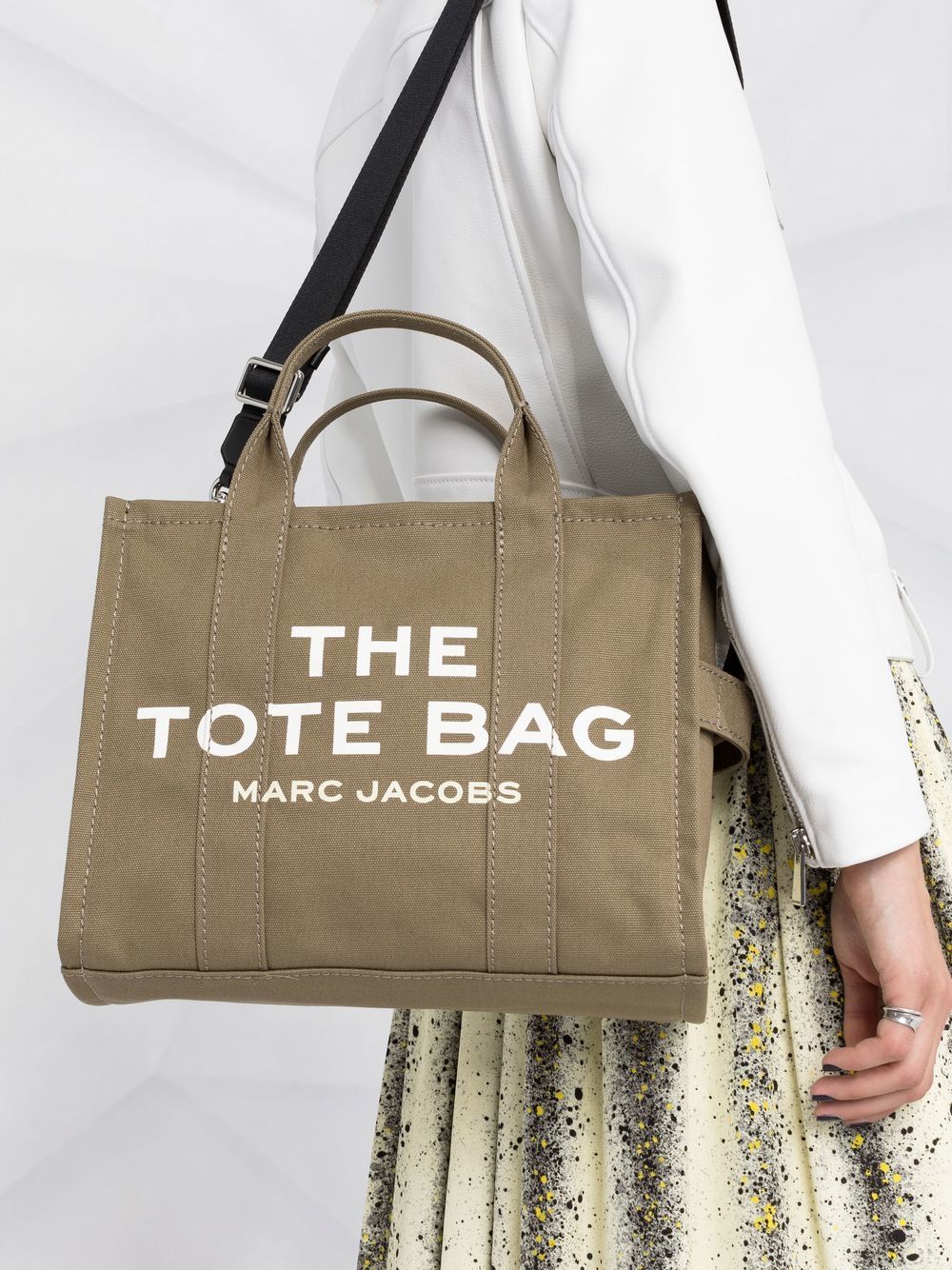 THE CANVAS MEDIUM TOTE BAG