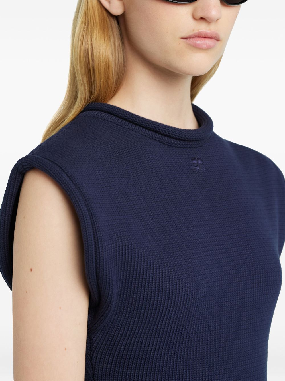 CROPPED SLEEVELES SWEATER