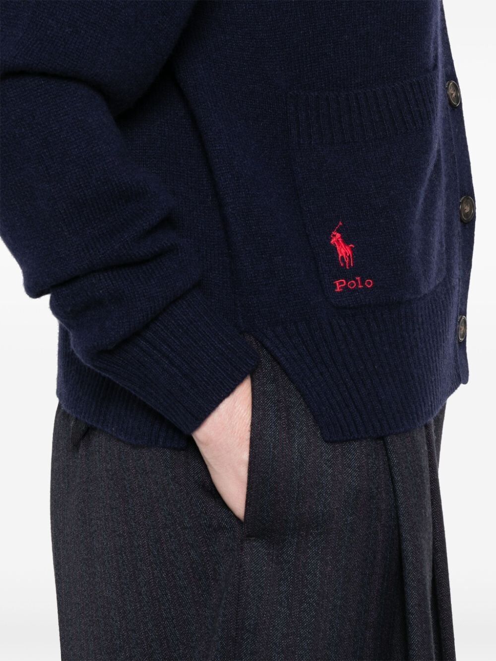CARDIGAN IN LANA CON SPALLA SCESA