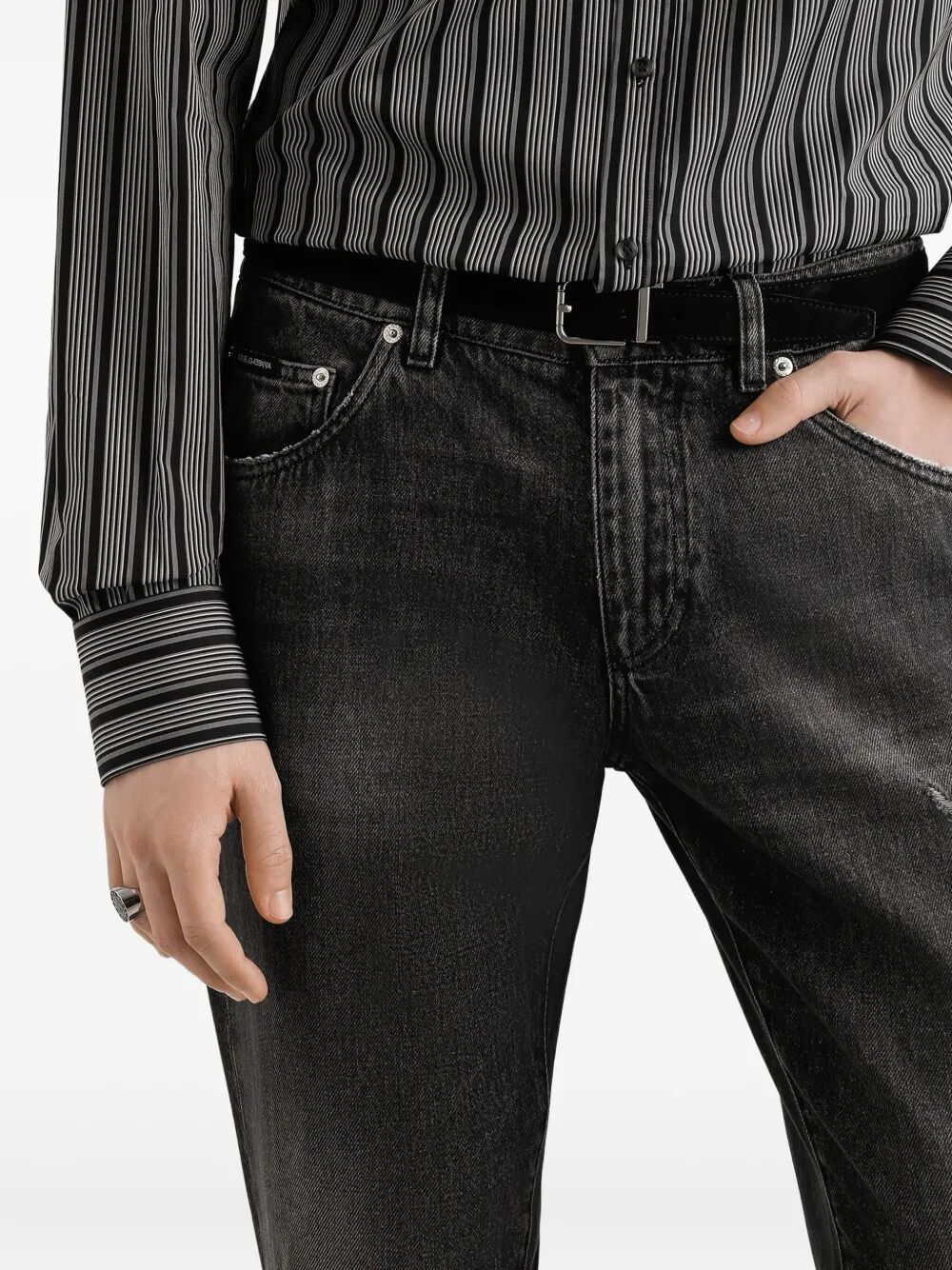 STRAIGHT-LEG DISTRESSED EFFECT JEANS