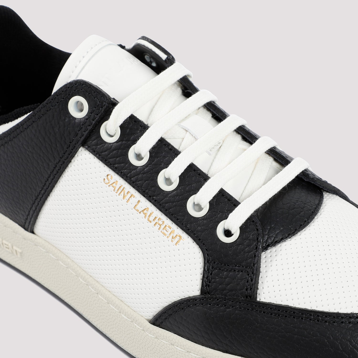 61 Sneakers