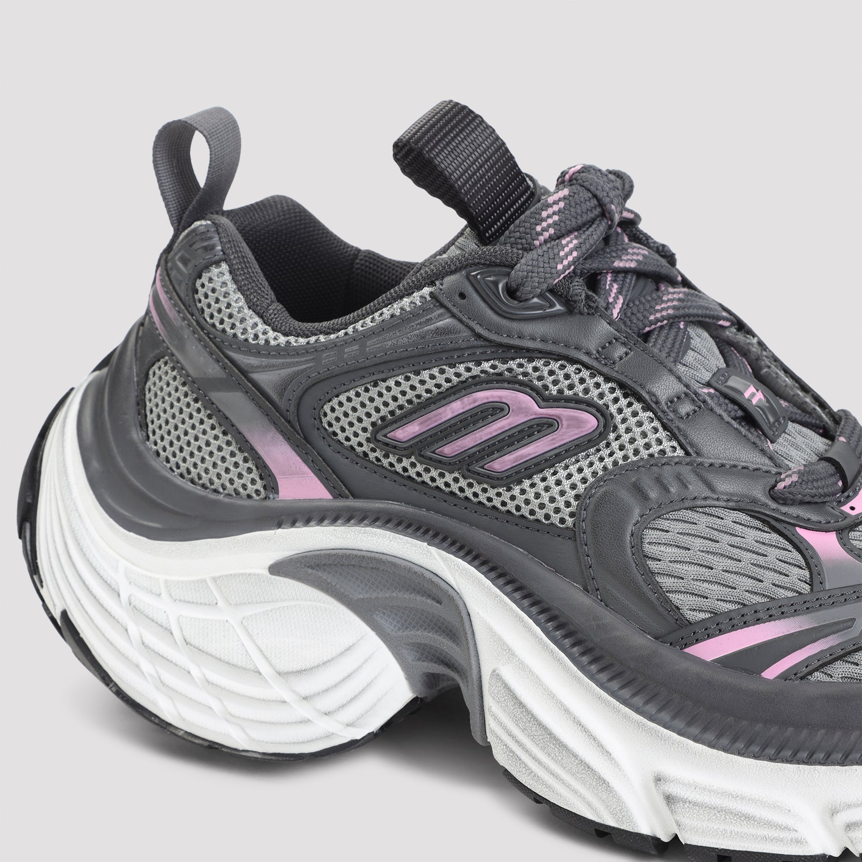 6XL Sneakers