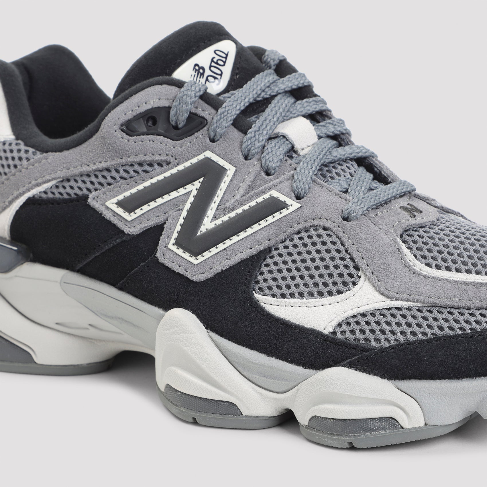 9060 Sneakers