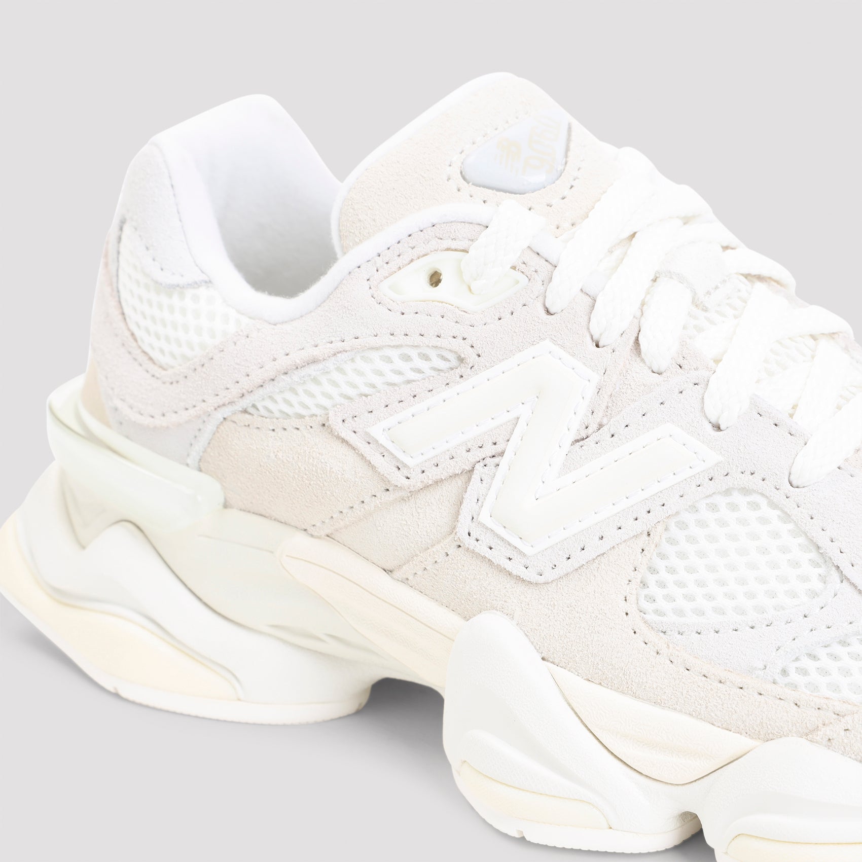 9060 Sneakers