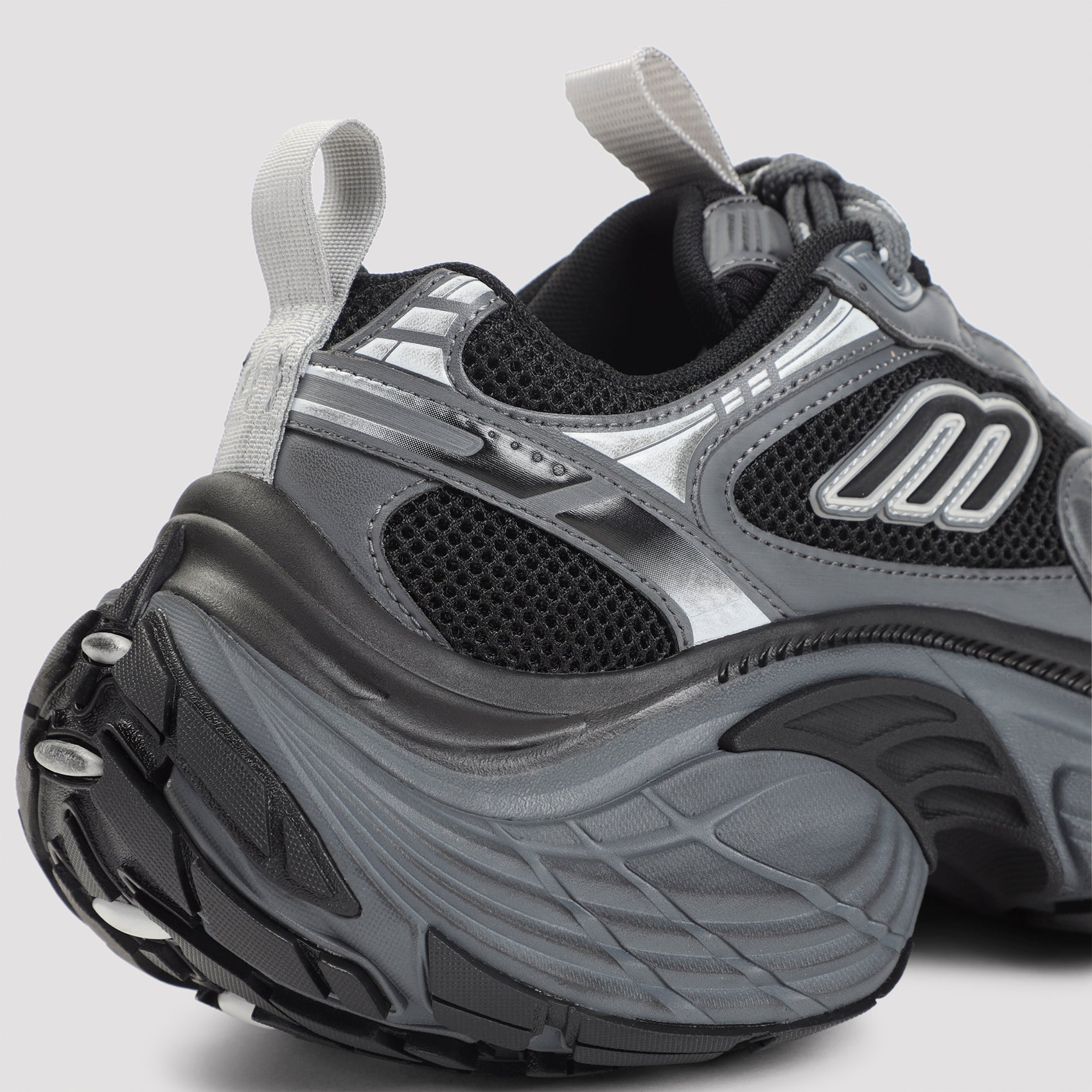 6XL Sneakers