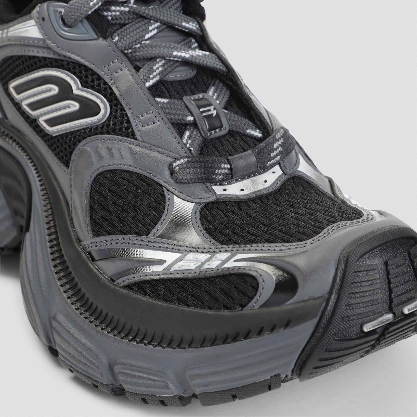 6XL Sneakers