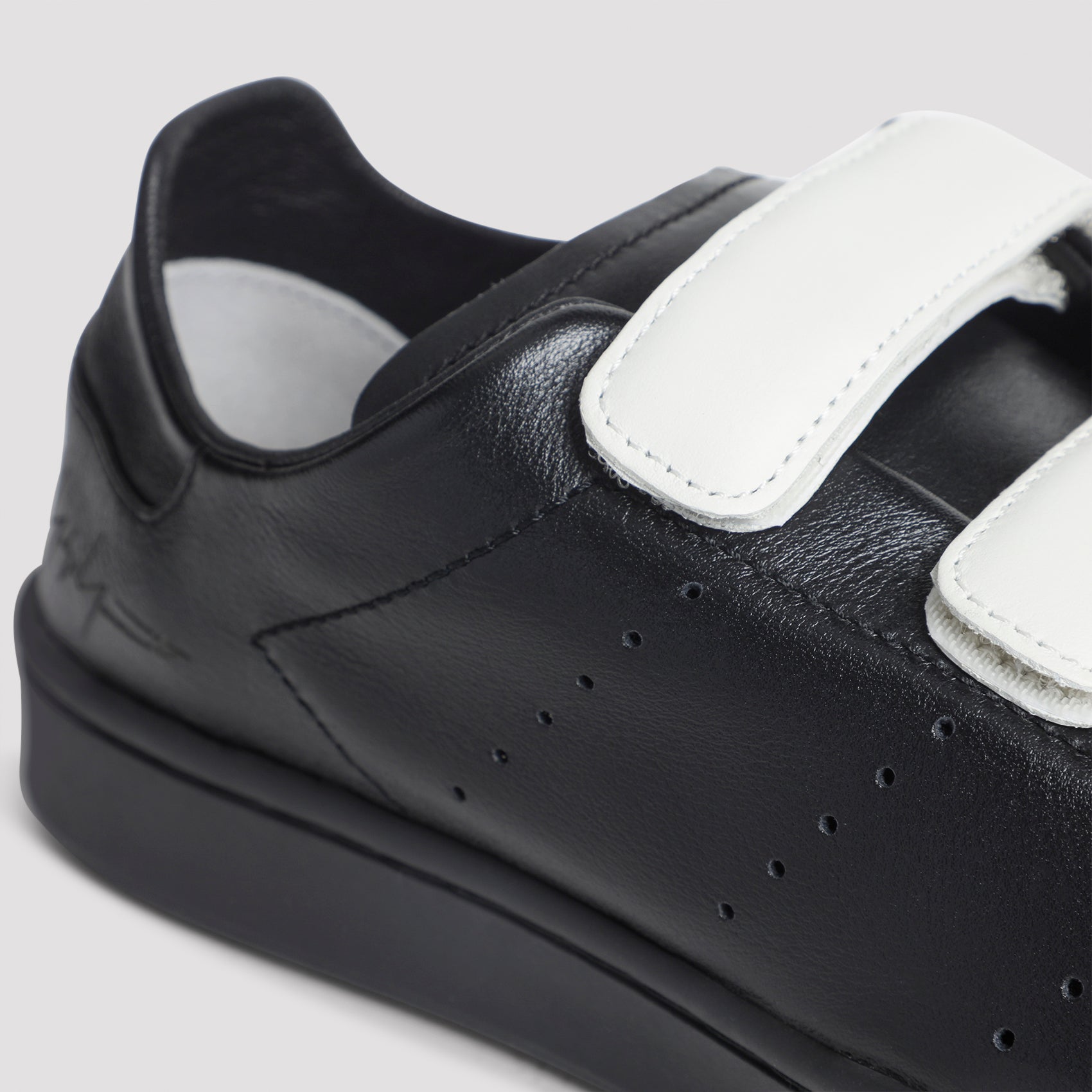 Stan Smith Velcro Sneakers