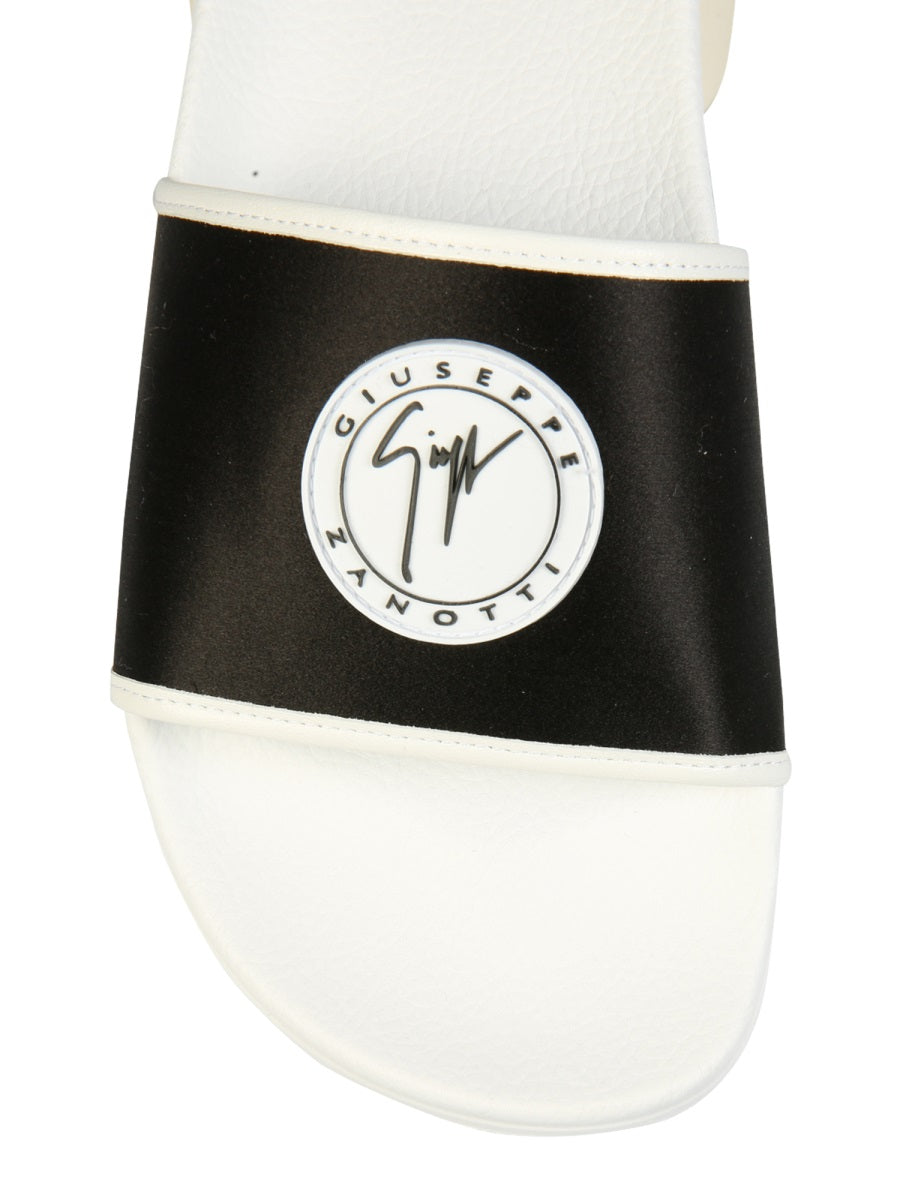 RUBBER SLIDE SANDALS