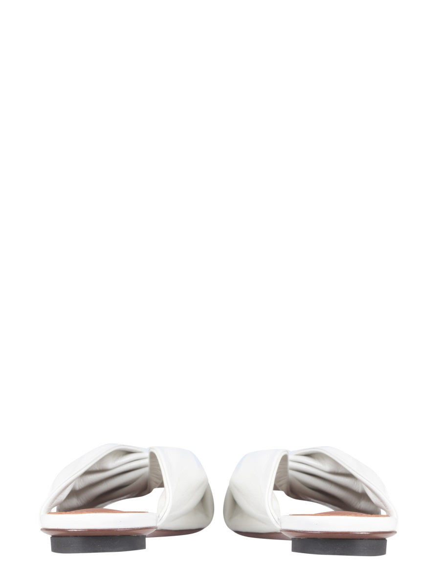 LOW SANDALS