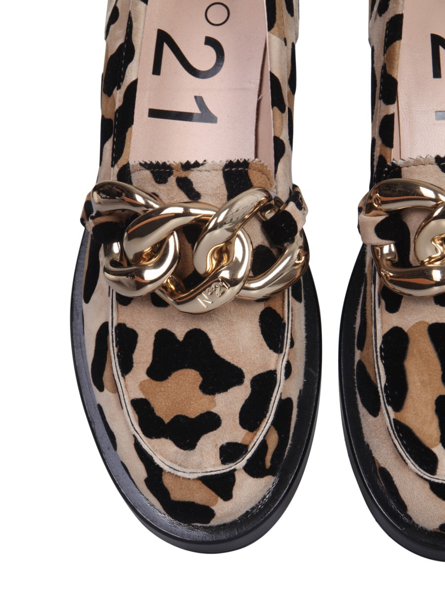 MOCCASINS WITH OVERSIZED CHAIN