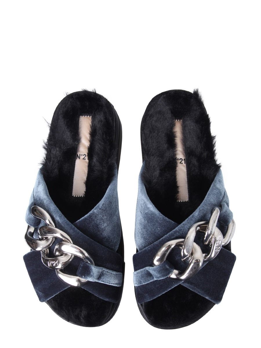 SANDALS WITH OVERSIZED CHAIN