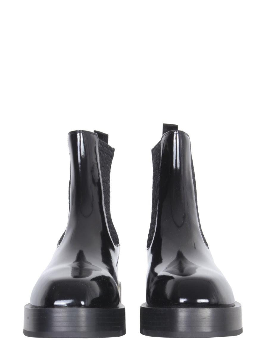 CHELSEA BOOTS